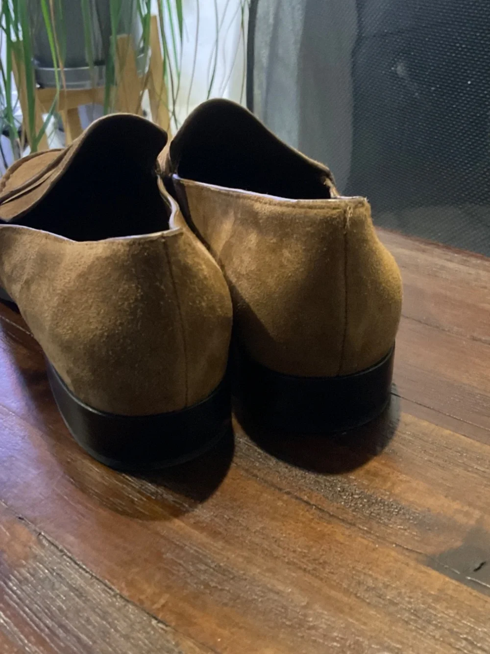 Vince Nelli Suede Leather Loafer Elmwood color size 7